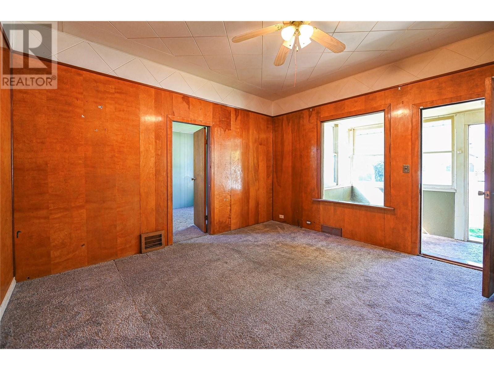 4966 Luck Avenue, Canal Flats, British Columbia  V0B 1B0 - Photo 6 - 10346432