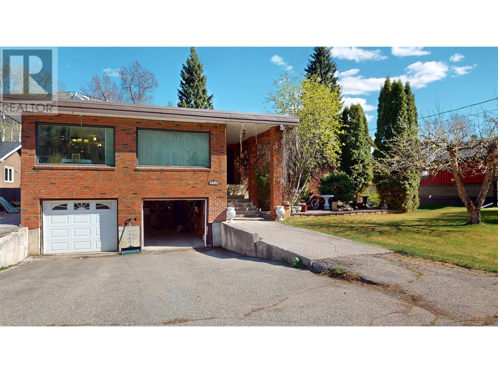 1698 Mckenzie Road, Fernie, British Columbia  V0B 1M5 - Photo 2 - 10345952