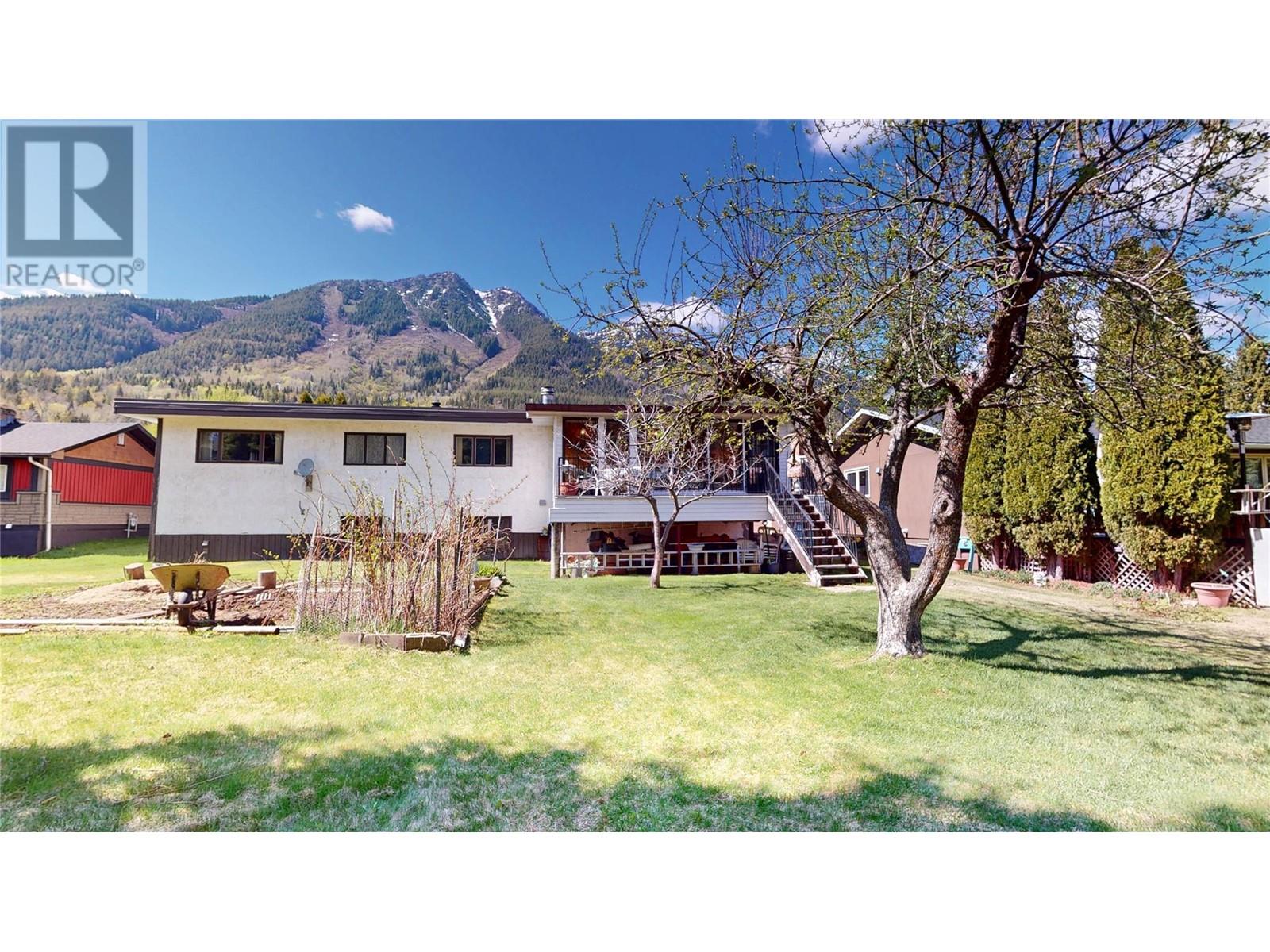 1698 Mckenzie Road, Fernie, British Columbia  V0B 1M5 - Photo 3 - 10345952