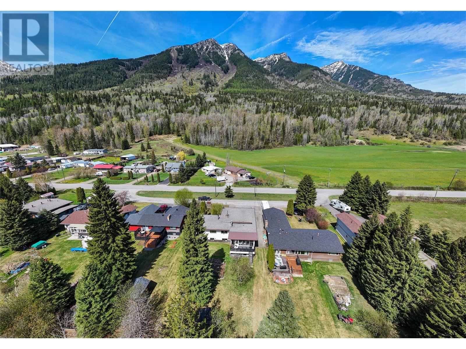 1698 Mckenzie Road, Fernie, British Columbia  V0B 1M5 - Photo 7 - 10345952