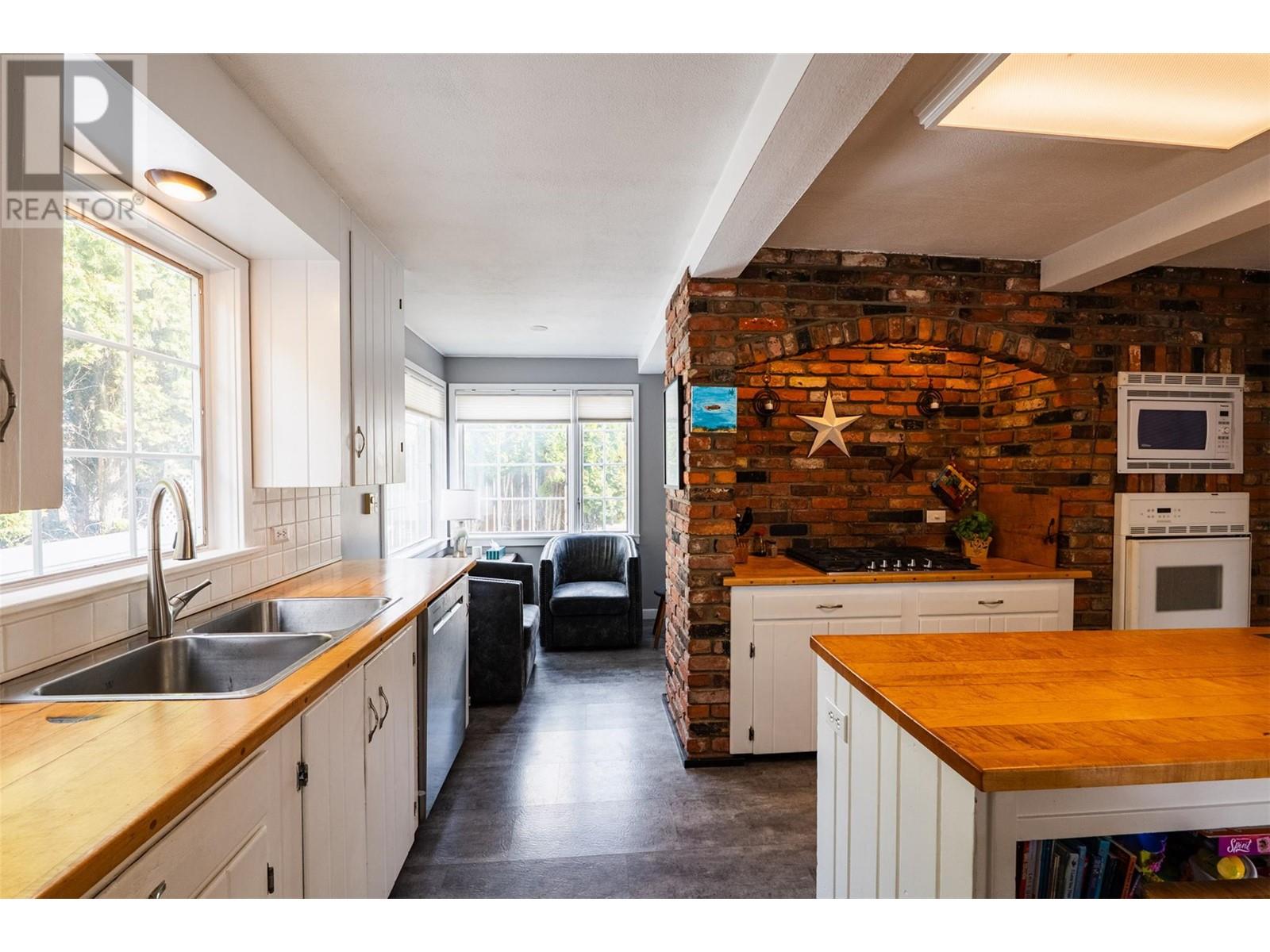 707 Cottonwood Street, Nelson, British Columbia  V1L 3V8 - Photo 4 - 10346687
