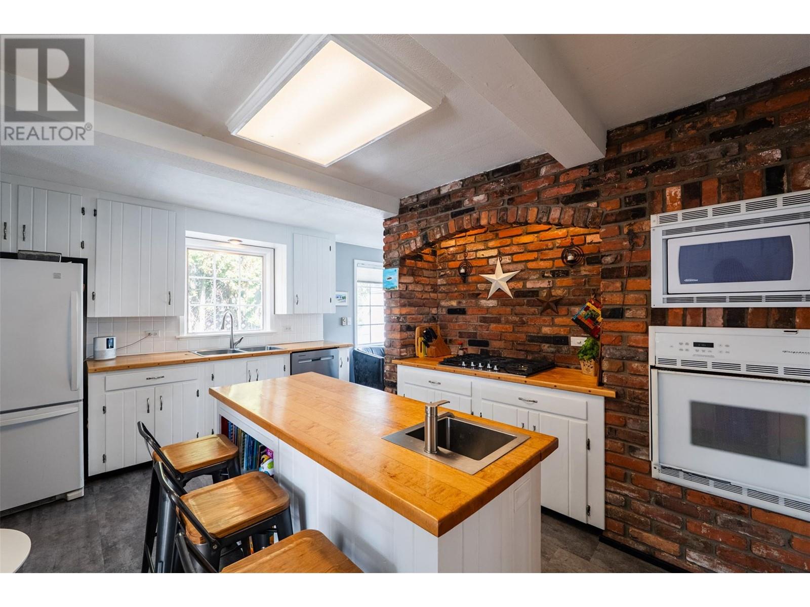 707 Cottonwood Street, Nelson, British Columbia  V1L 3V8 - Photo 6 - 10346687