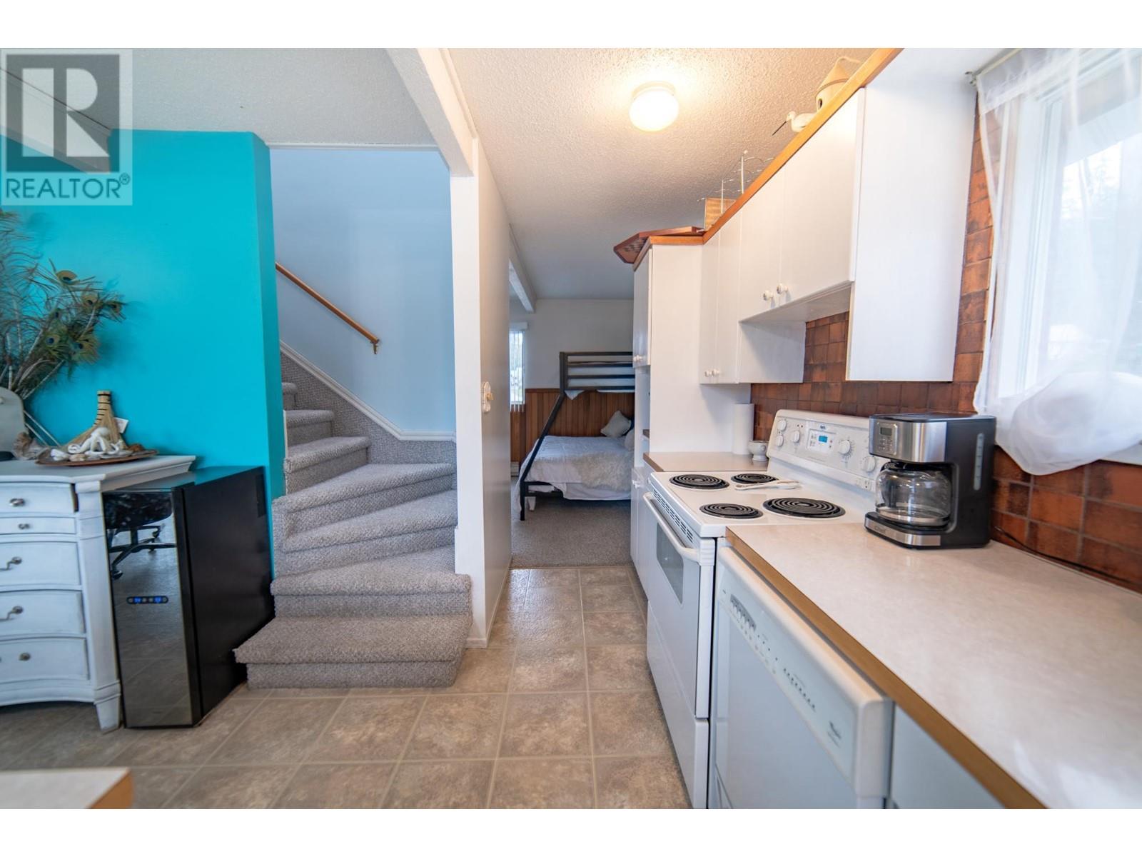 309 Fowler Street, Riondel, British Columbia  V0B 2B0 - Photo 7 - 10346751