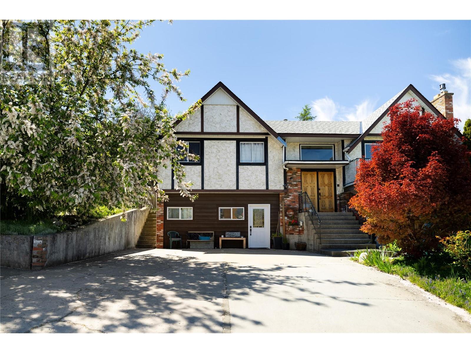 3928 15 Crescent, Vernon, British Columbia  V1T 7H4 - Photo 2 - 10346320
