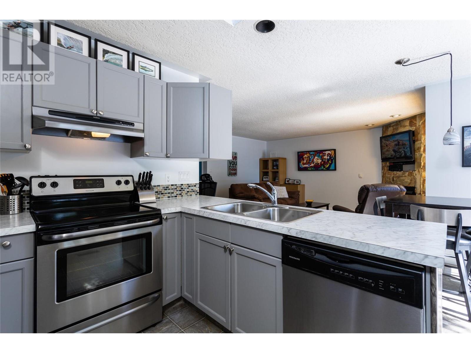 7841 97 Highway Unit# 48, Kelowna, British Columbia  V4V 1E7 - Photo 3 - 10345632