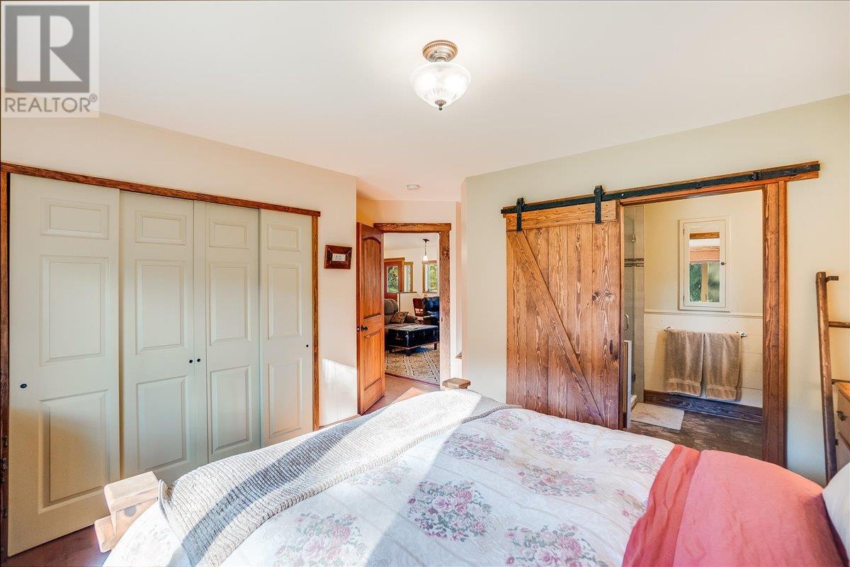 3371 Highway 3b, Fruitvale, British Columbia  V0G 1L1 - Photo 13 - 10345823