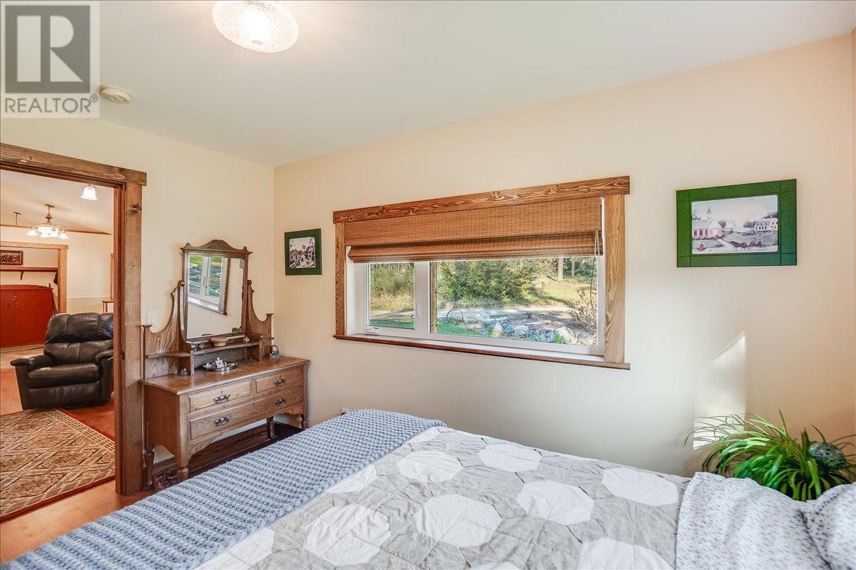 3371 Highway 3b, Fruitvale, British Columbia  V0G 1L1 - Photo 17 - 10345823
