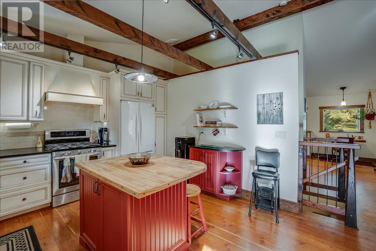 3371 Highway 3b, Fruitvale, British Columbia  V0G 1L1 - Photo 19 - 10345823