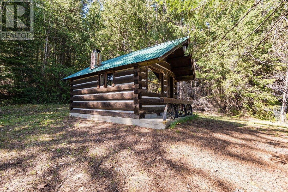 3371 Highway 3b, Fruitvale, British Columbia  V0G 1L1 - Photo 24 - 10345823