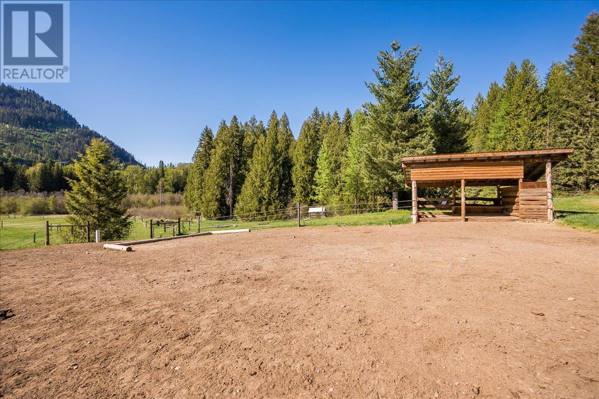 3371 Highway 3b, Fruitvale, British Columbia  V0G 1L1 - Photo 35 - 10345823
