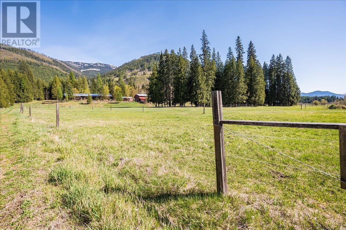 3371 Highway 3b, Fruitvale, British Columbia  V0G 1L1 - Photo 37 - 10345823
