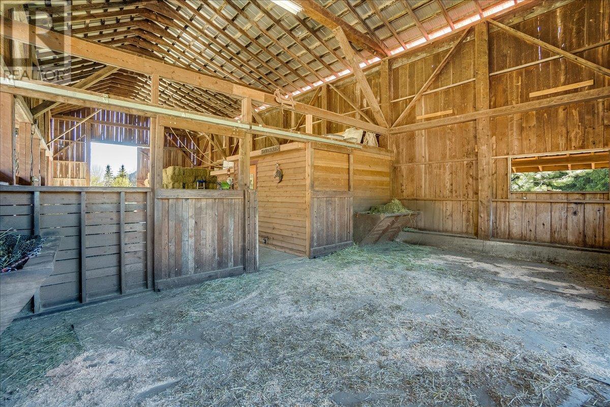 3371 Highway 3b, Fruitvale, British Columbia  V0G 1L1 - Photo 45 - 10345823