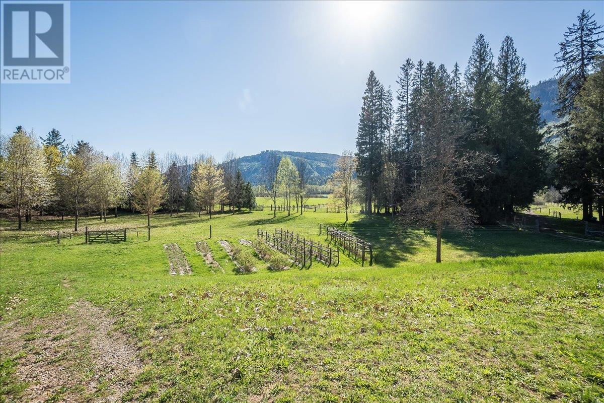 3371 Highway 3b, Fruitvale, British Columbia  V0G 1L1 - Photo 48 - 10345823