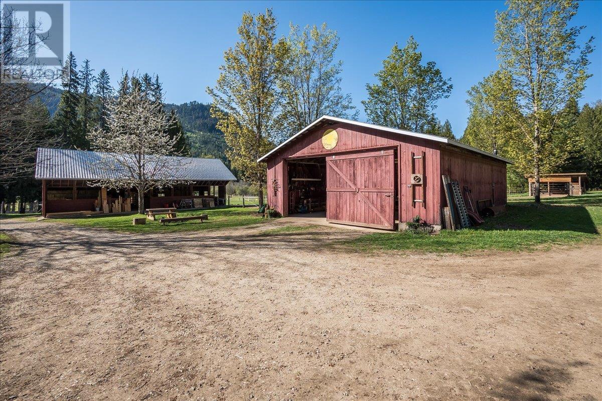 3371 Highway 3b, Fruitvale, British Columbia  V0G 1L1 - Photo 50 - 10345823