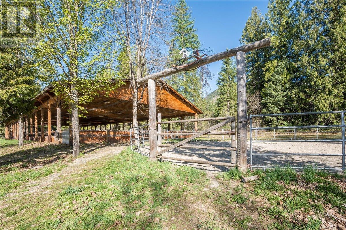 3371 Highway 3b, Fruitvale, British Columbia  V0G 1L1 - Photo 52 - 10345823
