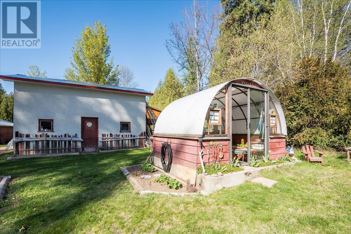 3371 Highway 3b, Fruitvale, British Columbia  V0G 1L1 - Photo 54 - 10345823