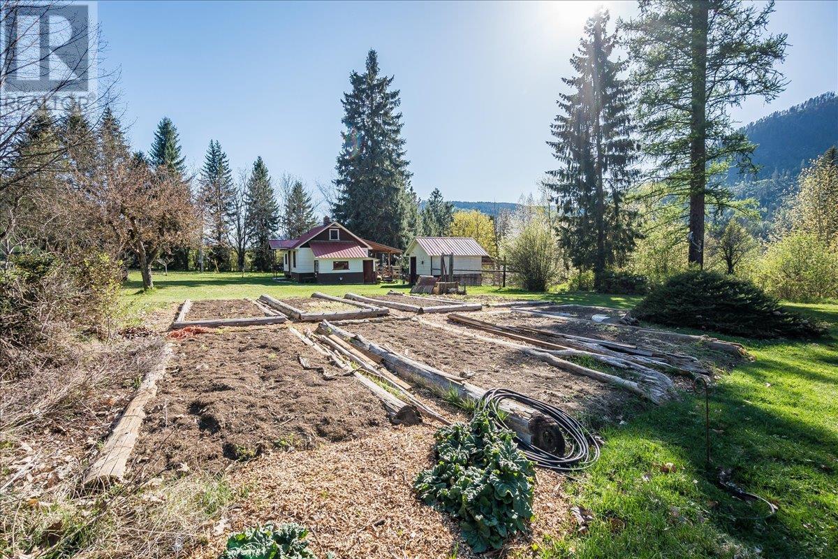 3371 Highway 3b, Fruitvale, British Columbia  V0G 1L1 - Photo 58 - 10345823