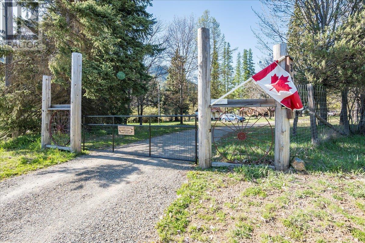 3371 Highway 3b, Fruitvale, British Columbia  V0G 1L1 - Photo 61 - 10345823