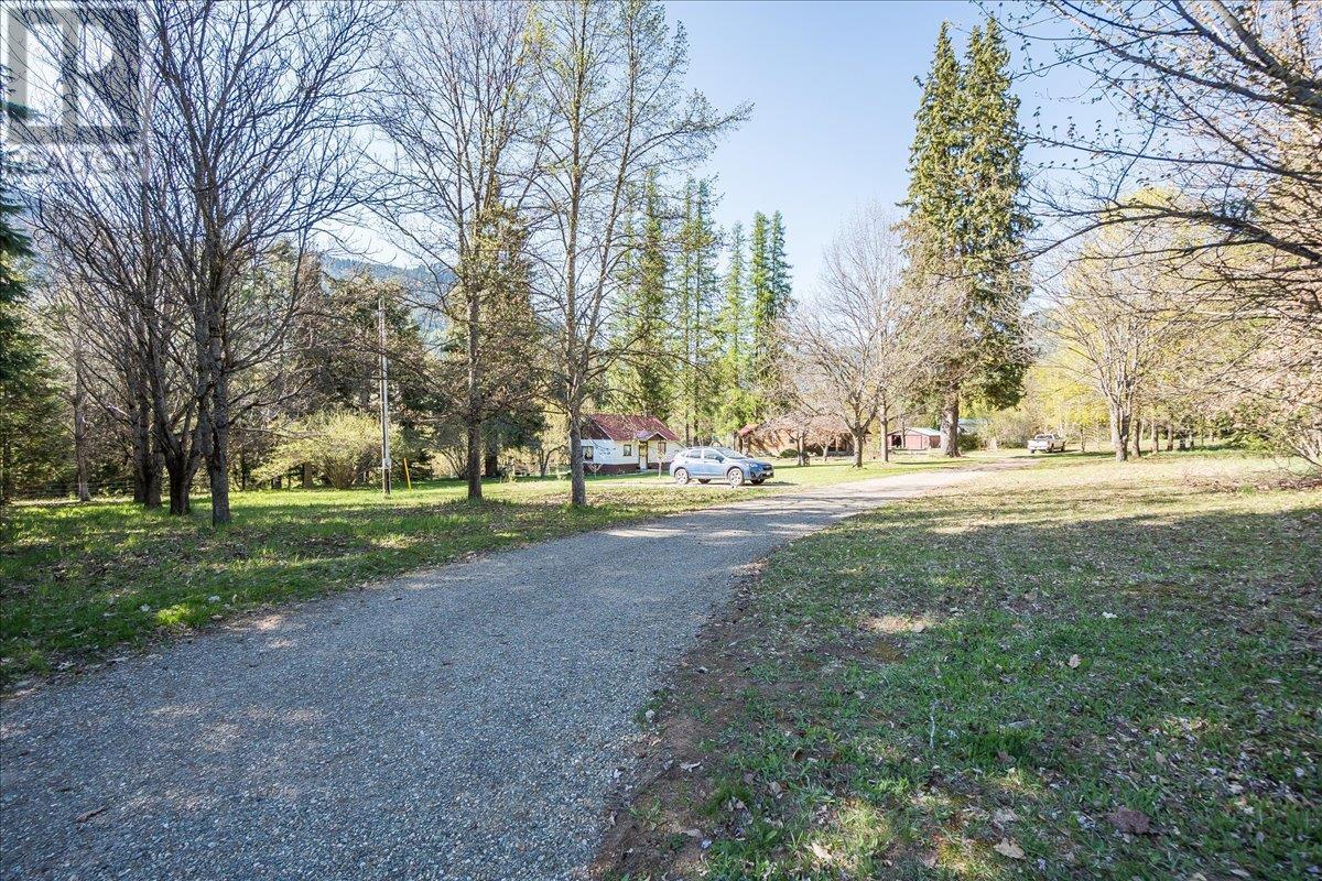 3371 Highway 3b, Fruitvale, British Columbia  V0G 1L1 - Photo 62 - 10345823