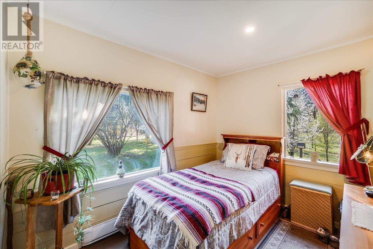 3371 Highway 3b, Fruitvale, British Columbia  V0G 1L1 - Photo 67 - 10345823