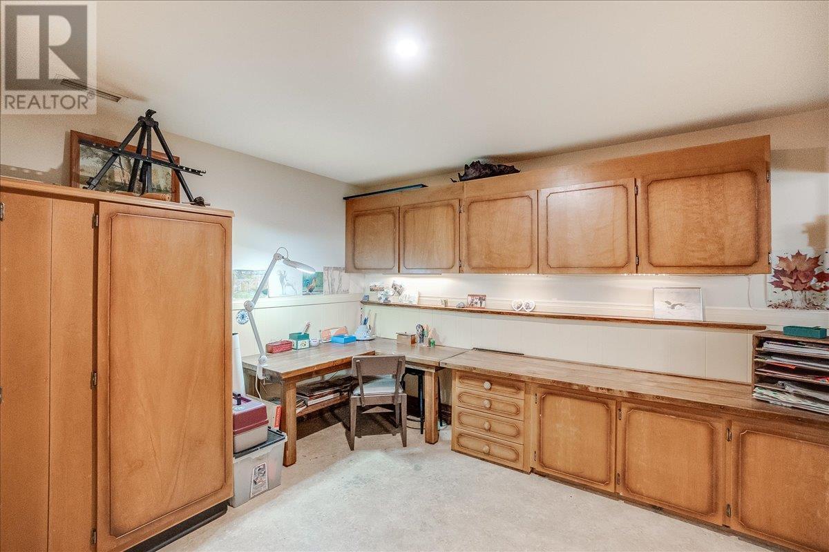 3371 Highway 3b, Fruitvale, British Columbia  V0G 1L1 - Photo 75 - 10345823