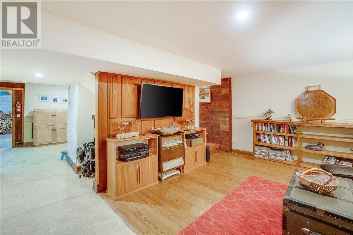 3371 Highway 3b, Fruitvale, British Columbia  V0G 1L1 - Photo 76 - 10345823