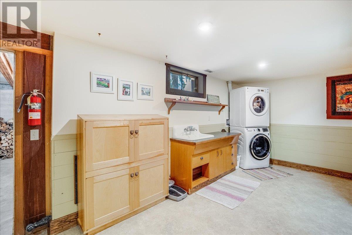3371 Highway 3b, Fruitvale, British Columbia  V0G 1L1 - Photo 80 - 10345823