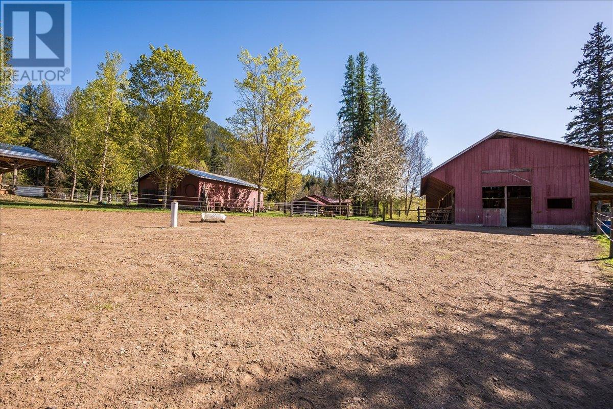 3371 Highway 3b, Fruitvale, British Columbia  V0G 1L1 - Photo 84 - 10345823