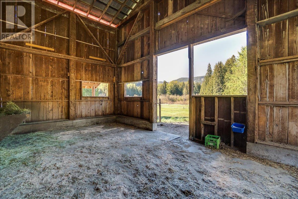 3371 Highway 3b, Fruitvale, British Columbia  V0G 1L1 - Photo 86 - 10345823