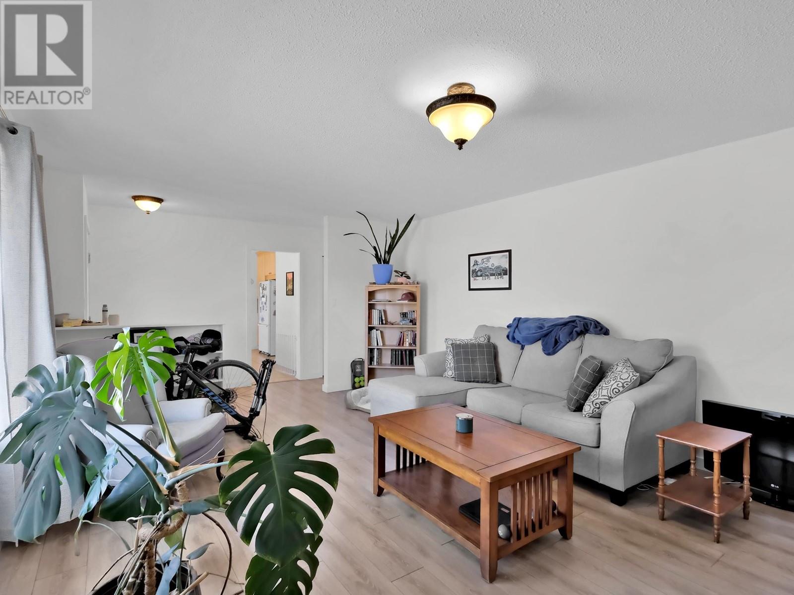 1482 Columbia Street, Penticton, British Columbia  V2A 3X8 - Photo 3 - 10346798