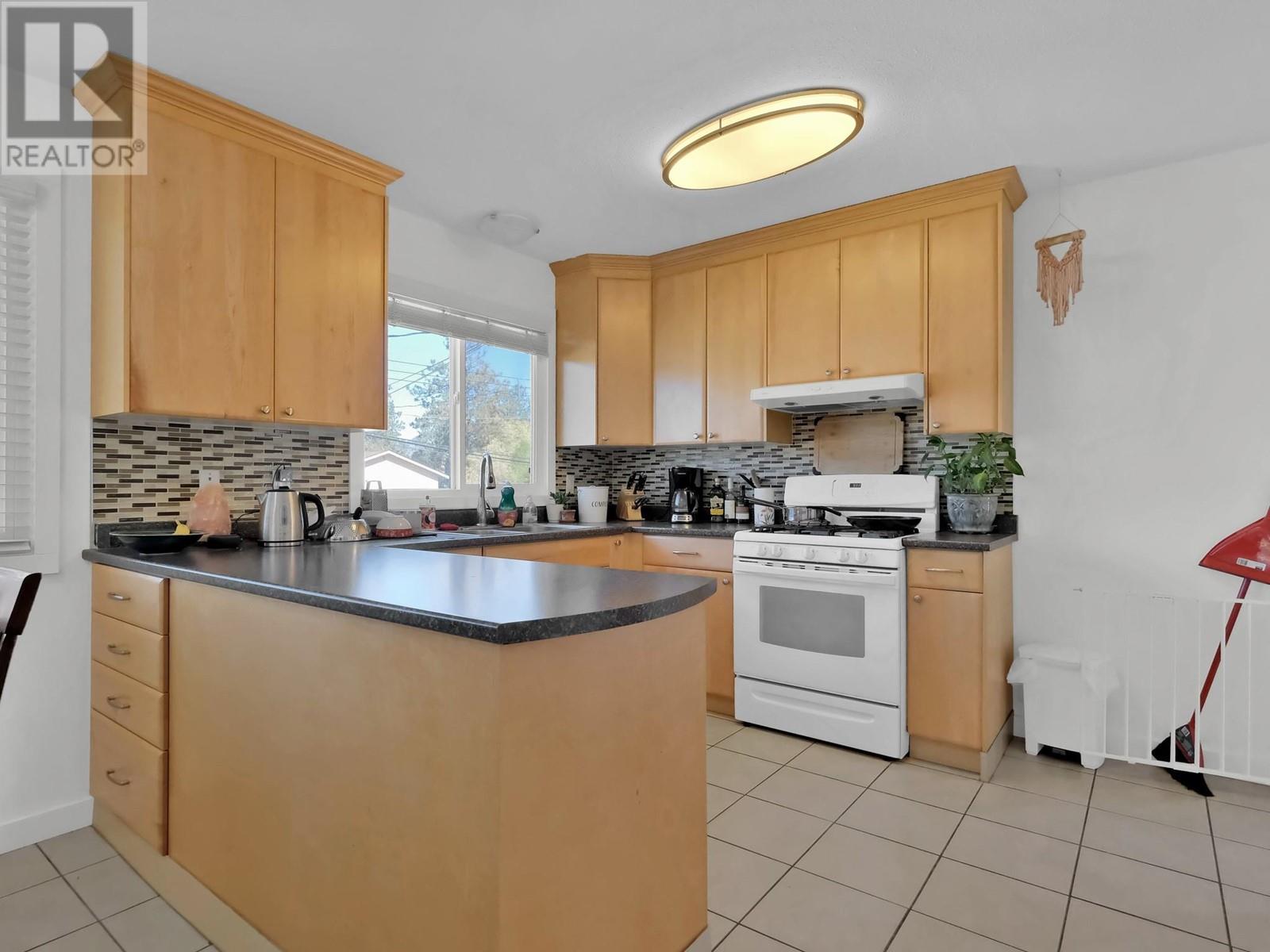 1482 Columbia Street, Penticton, British Columbia  V2A 3X8 - Photo 4 - 10346798