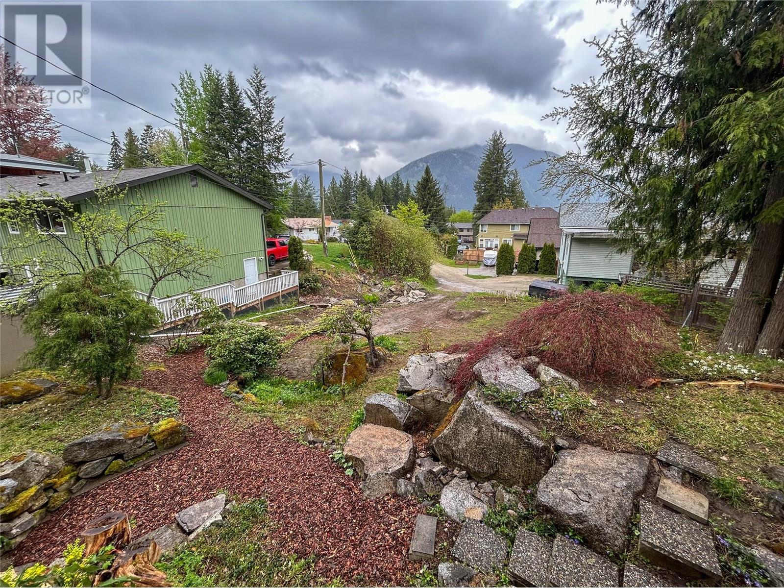 822 Richards West Street, Nelson, British Columbia  V1L 6E3 - Photo 11 - 10346746