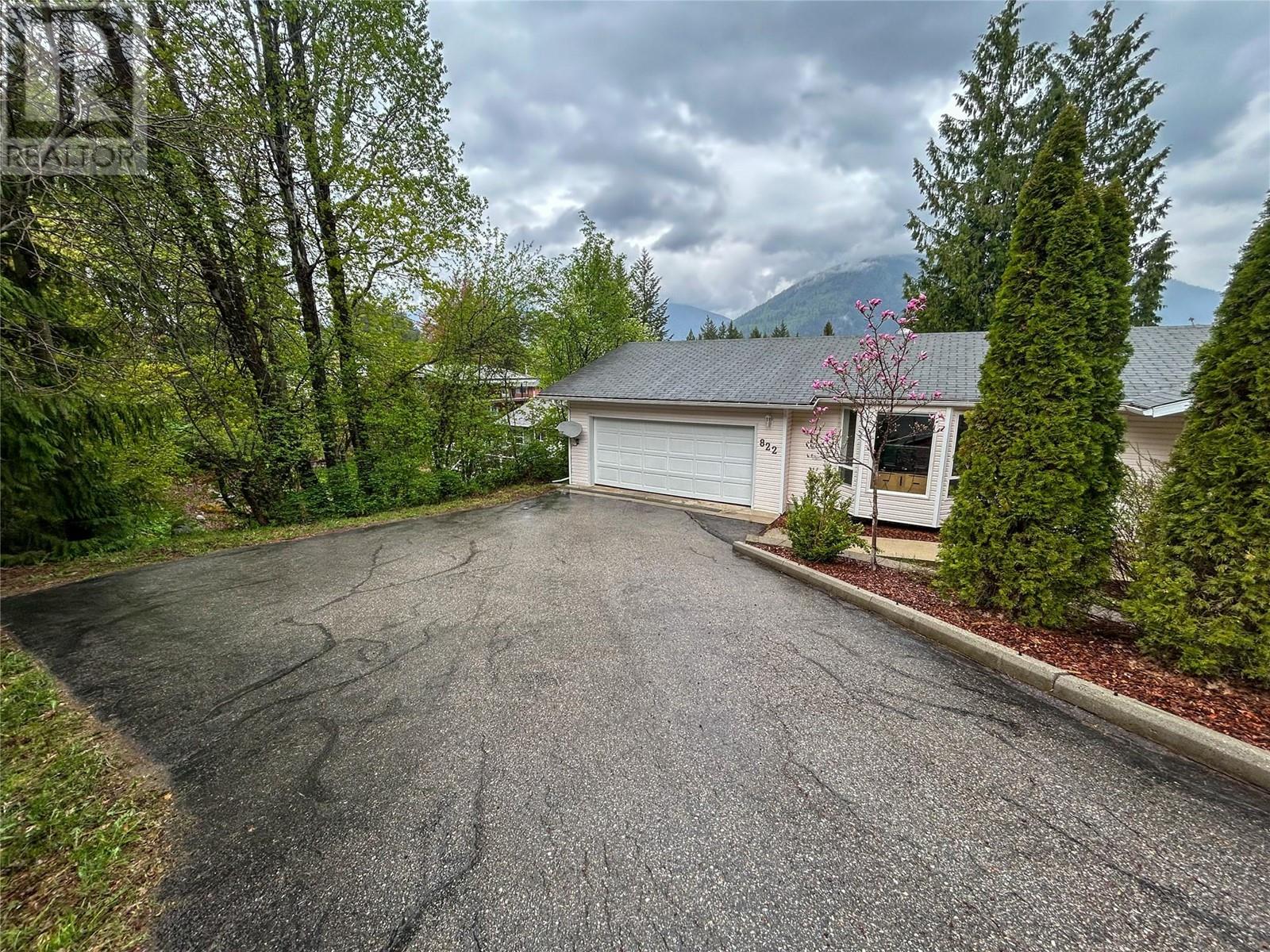 822 Richards West Street, Nelson, British Columbia  V1L 6E3 - Photo 2 - 10346746