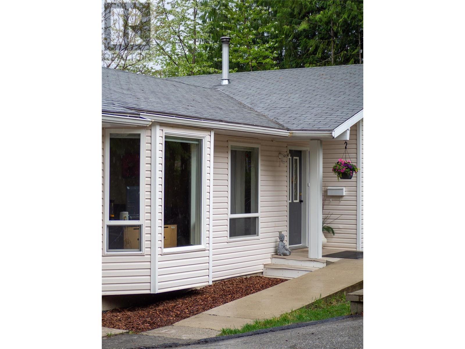 822 Richards West Street, Nelson, British Columbia  V1L 6E3 - Photo 4 - 10346746