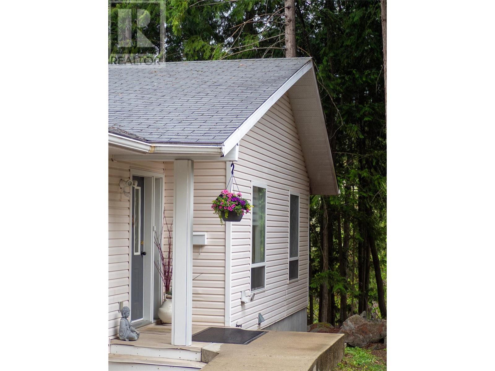 822 Richards West Street, Nelson, British Columbia  V1L 6E3 - Photo 5 - 10346746