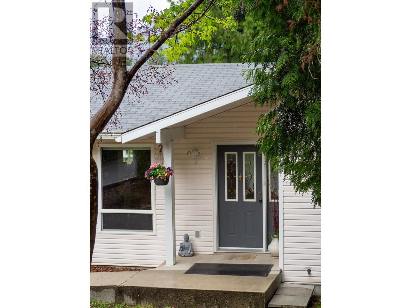 822 Richards West Street, Nelson, British Columbia  V1L 6E3 - Photo 7 - 10346746