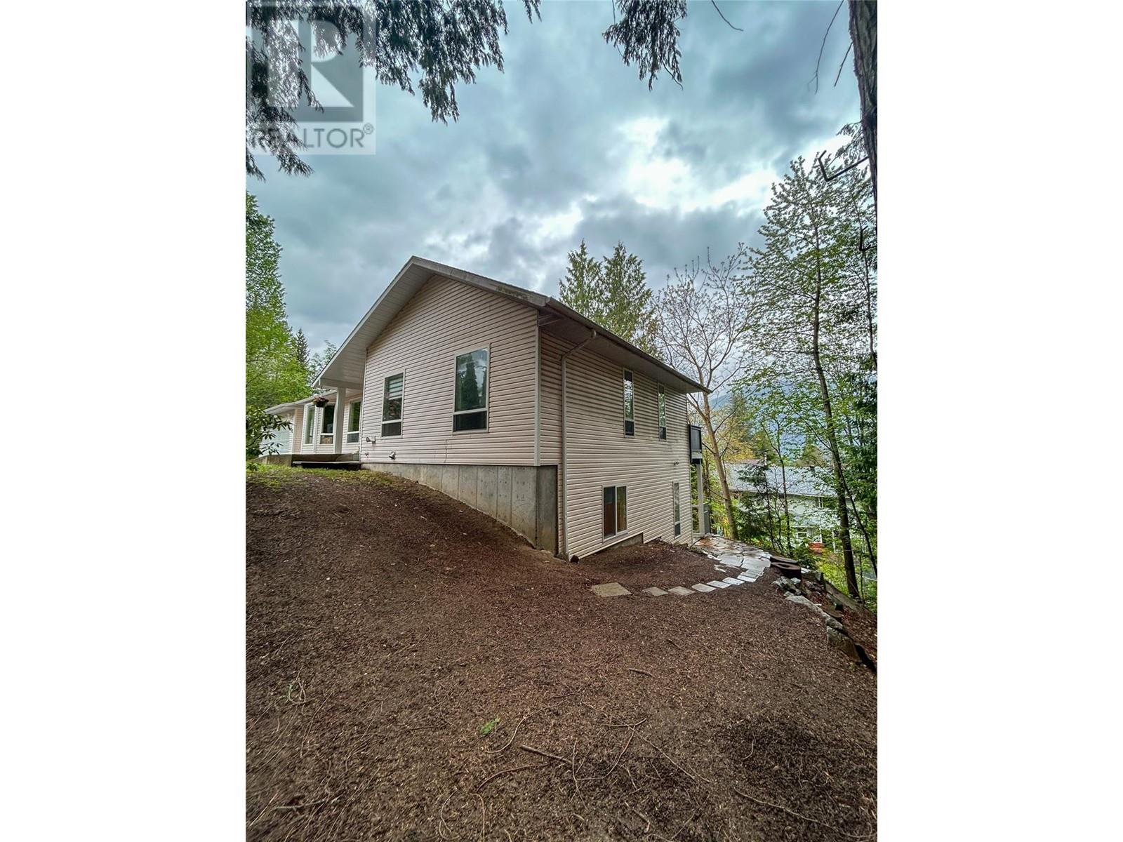 822 Richards West Street, Nelson, British Columbia  V1L 6E3 - Photo 8 - 10346746