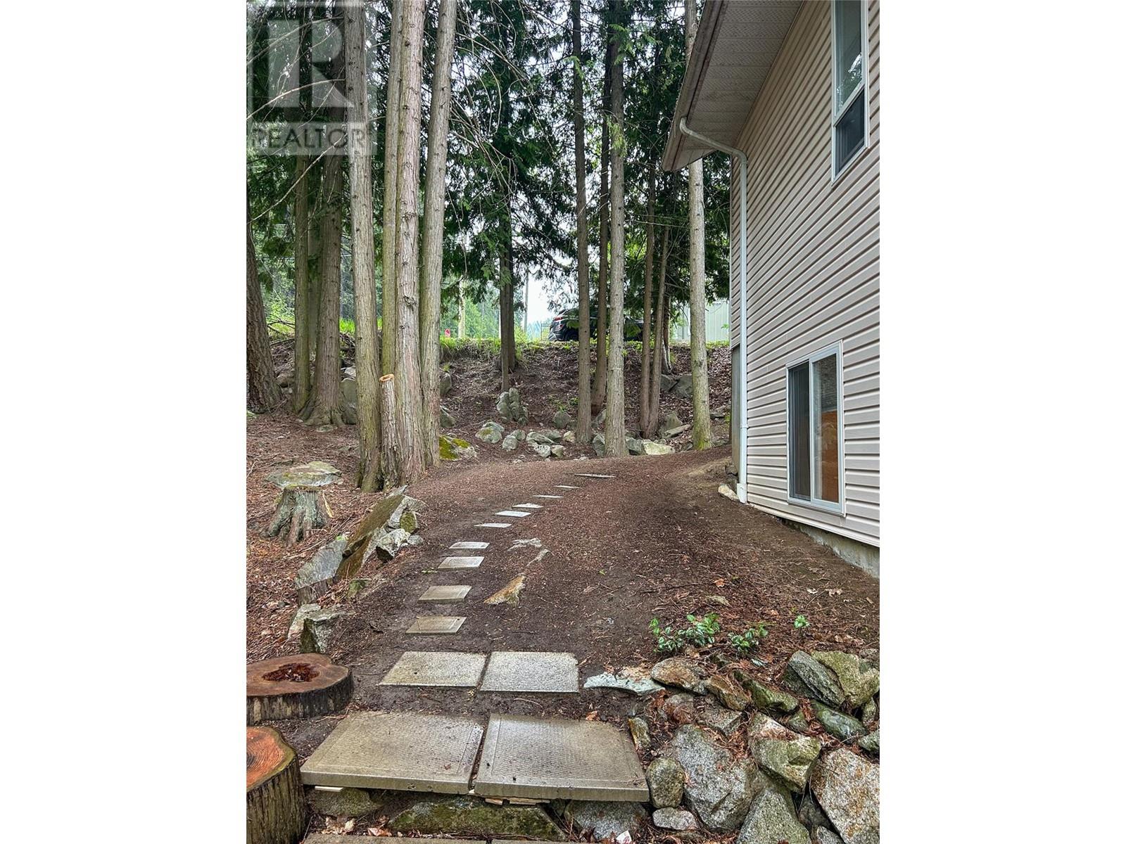 822 Richards West Street, Nelson, British Columbia  V1L 6E3 - Photo 9 - 10346746
