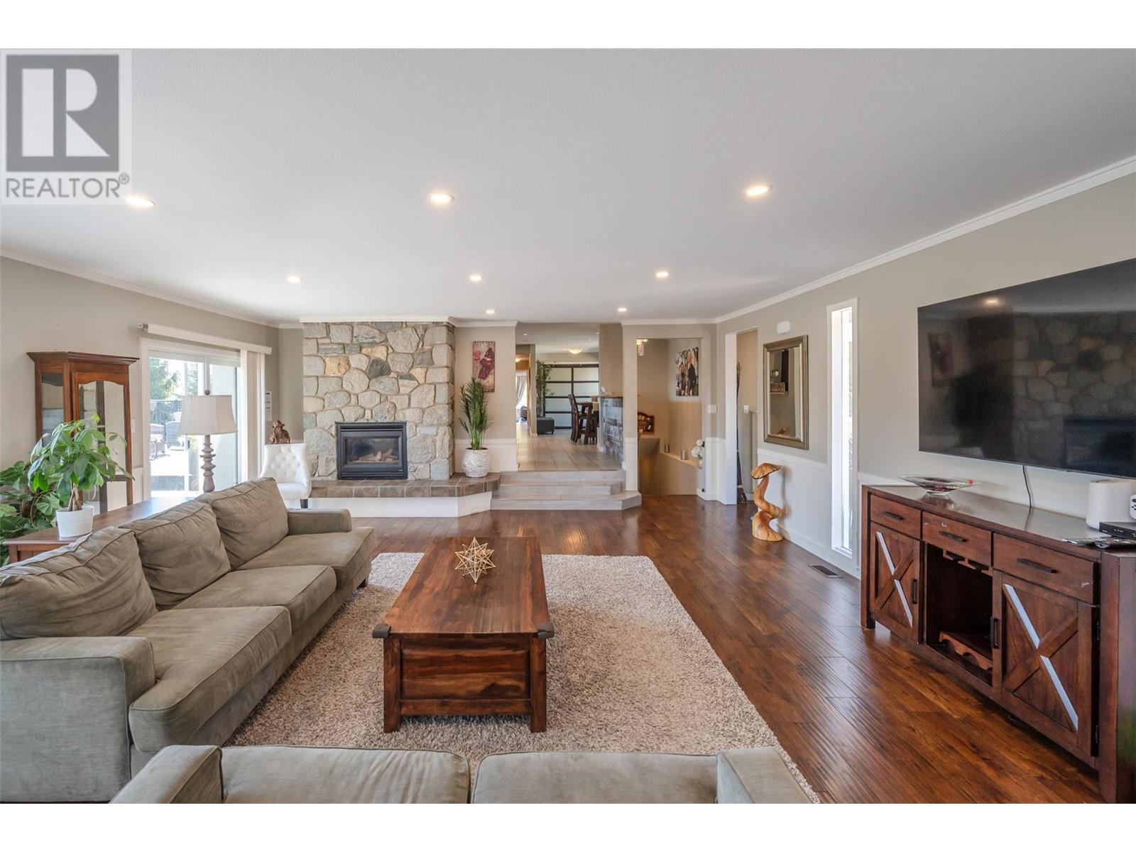 1107 Park Place, Penticton, British Columbia  V2A 8X9 - Photo 4 - 10346787