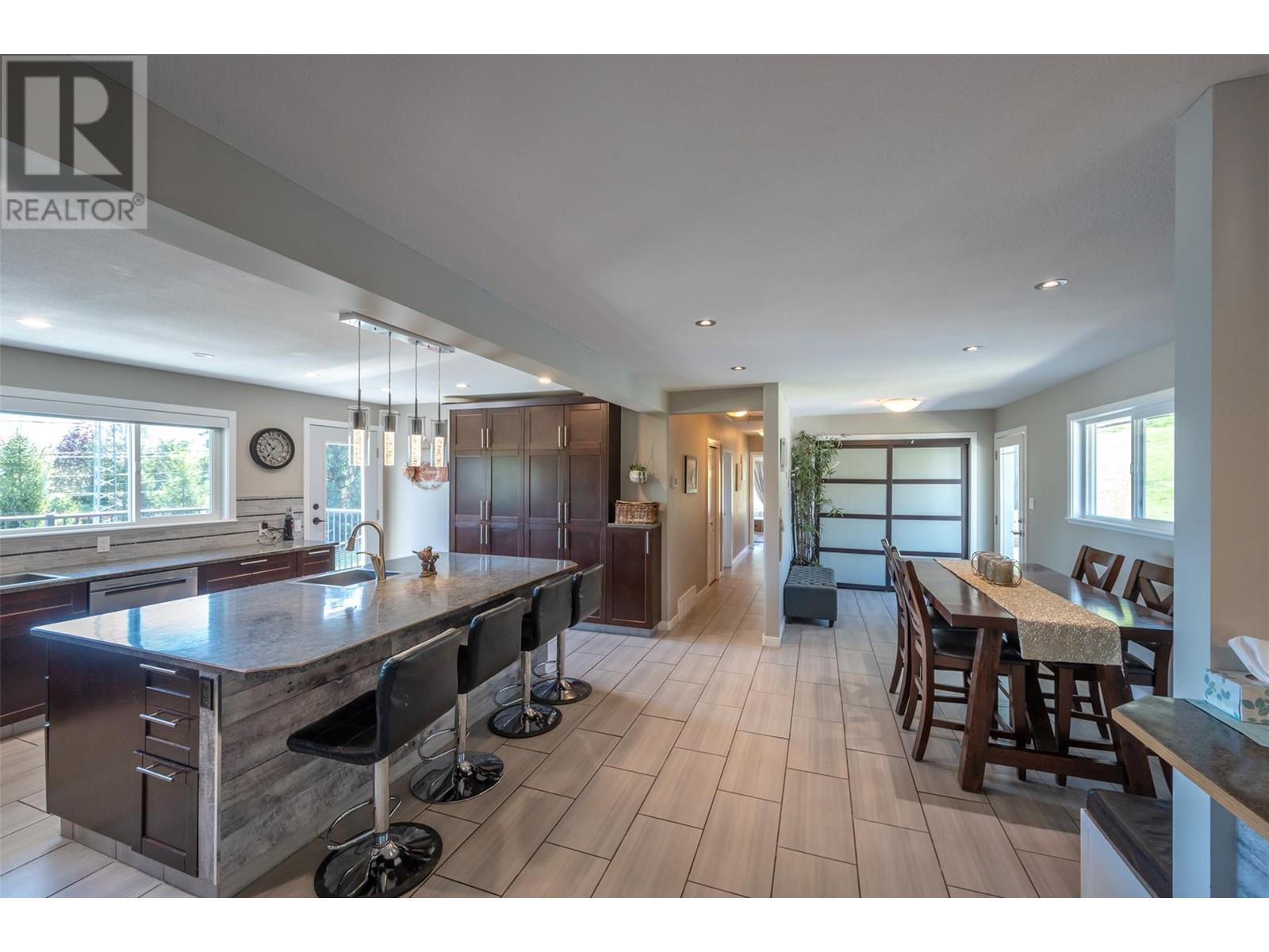 1107 Park Place, Penticton, British Columbia  V2A 8X9 - Photo 5 - 10346787
