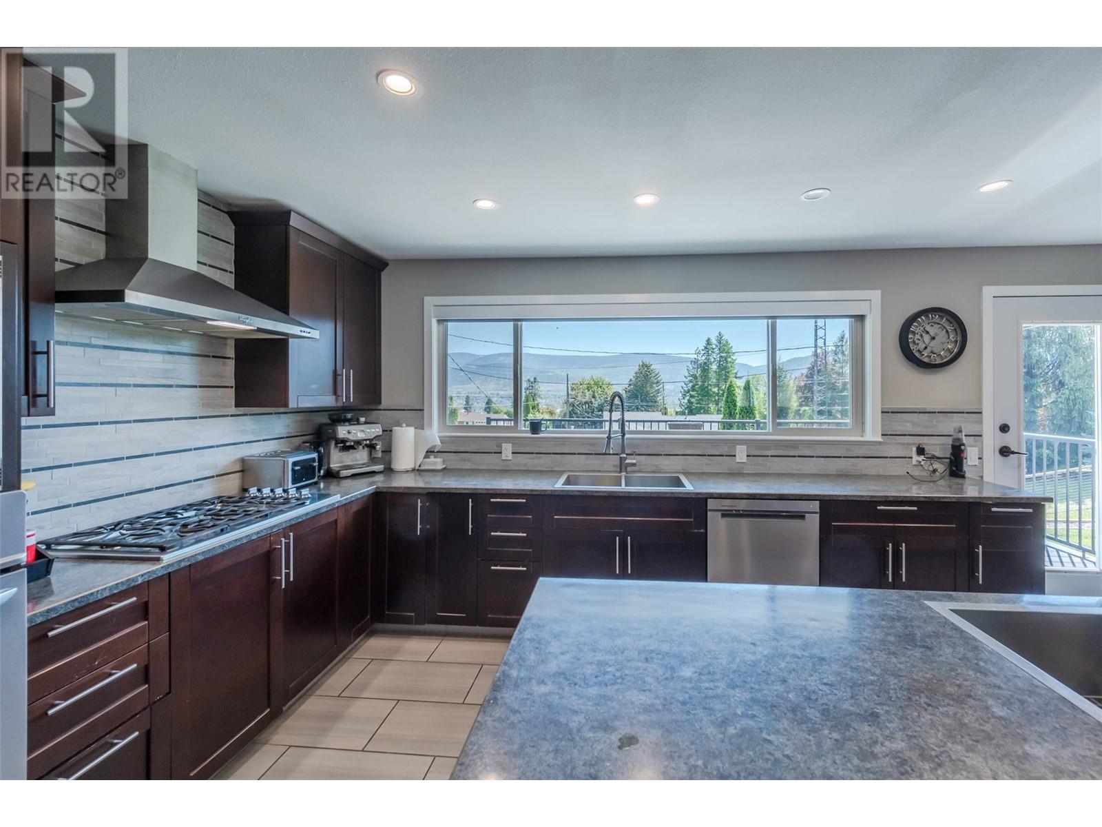 1107 Park Place, Penticton, British Columbia  V2A 8X9 - Photo 6 - 10346787