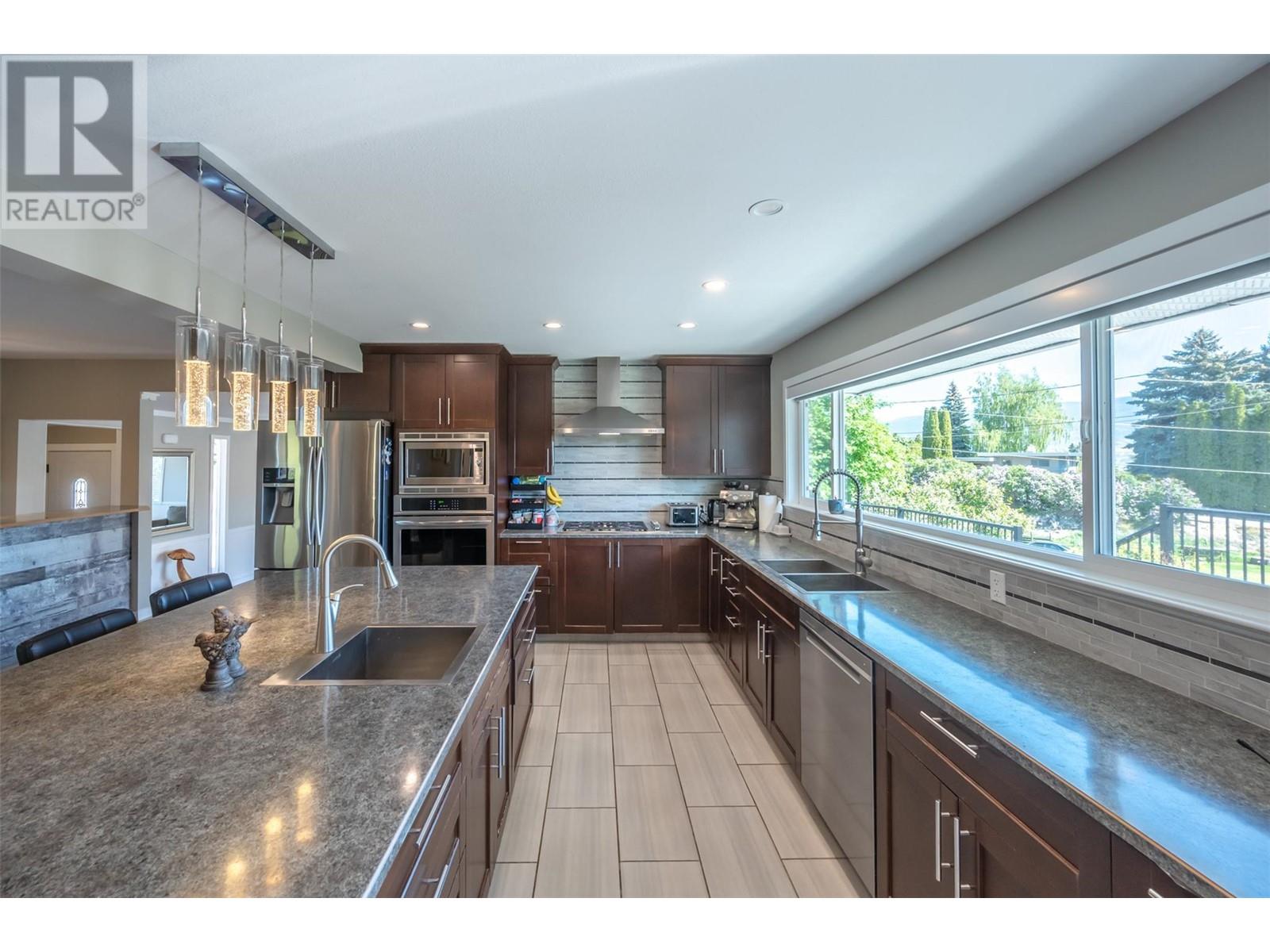 1107 Park Place, Penticton, British Columbia  V2A 8X9 - Photo 7 - 10346787