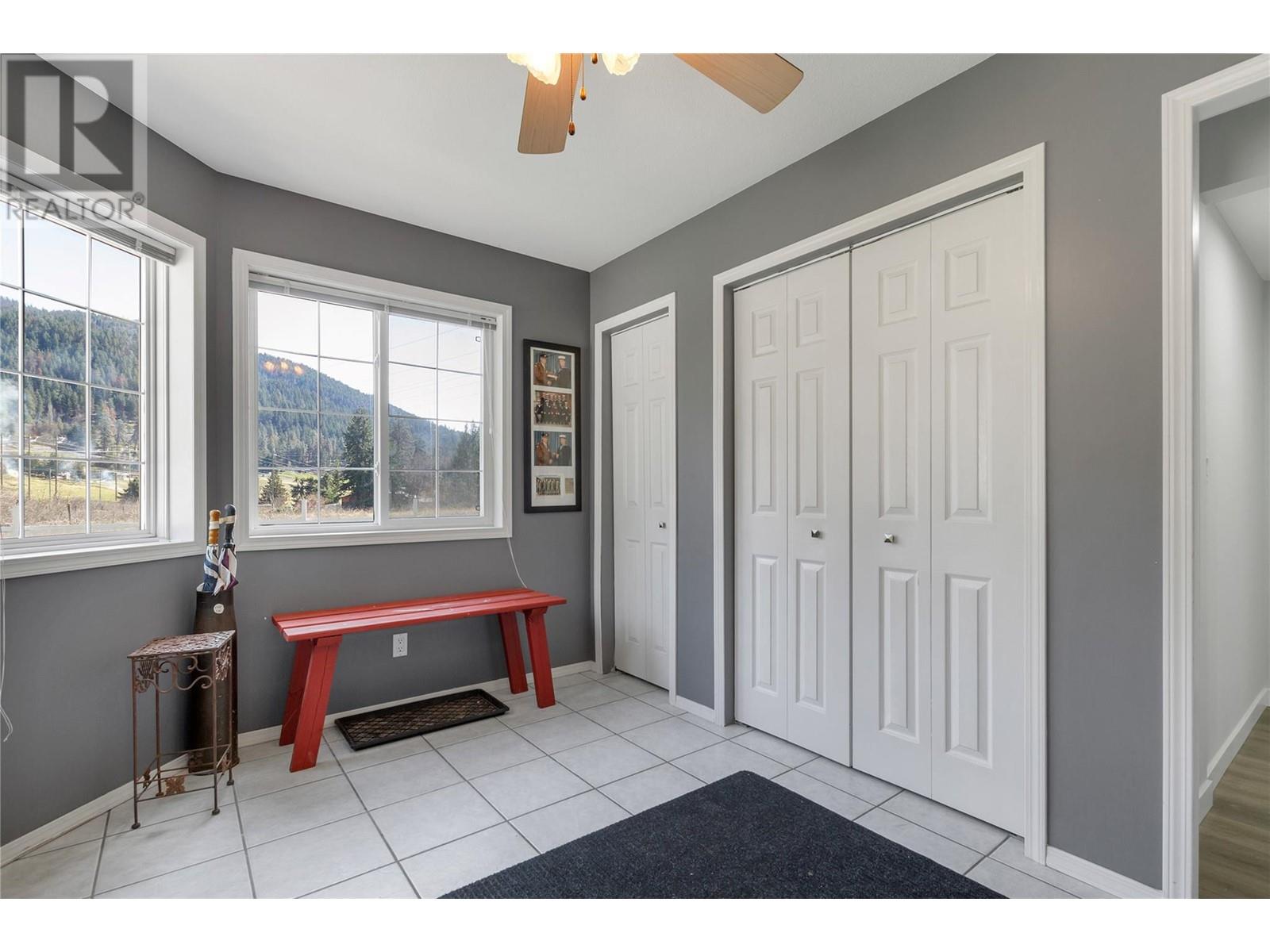 5596 Curlew Road, Vernon, British Columbia  V1B 3J8 - Photo 10 - 10346589