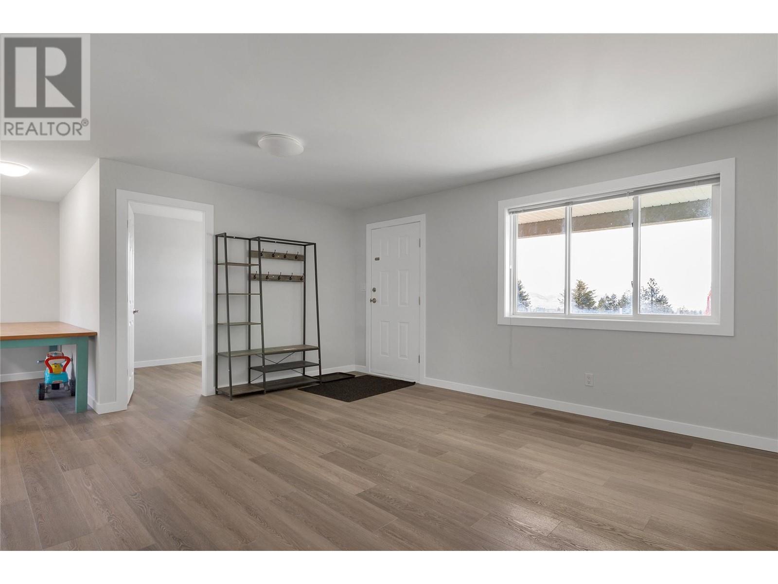 5596 Curlew Road, Vernon, British Columbia  V1B 3J8 - Photo 11 - 10346589