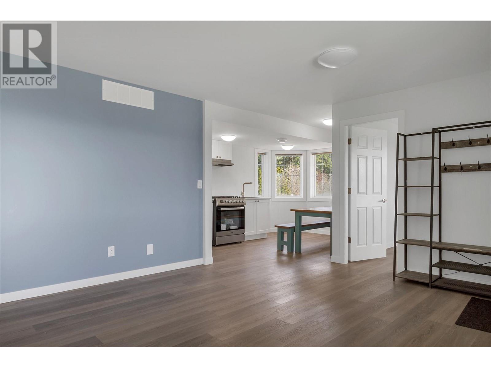 5596 Curlew Road, Vernon, British Columbia  V1B 3J8 - Photo 12 - 10346589