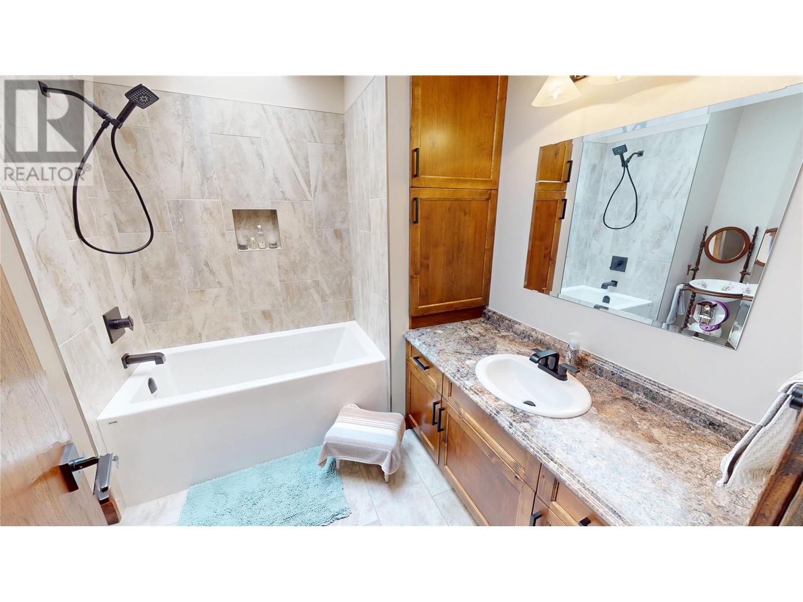 8380 Richardson Crescent, Canal Flats, British Columbia  V0B 1B0 - Photo 11 - 10346587
