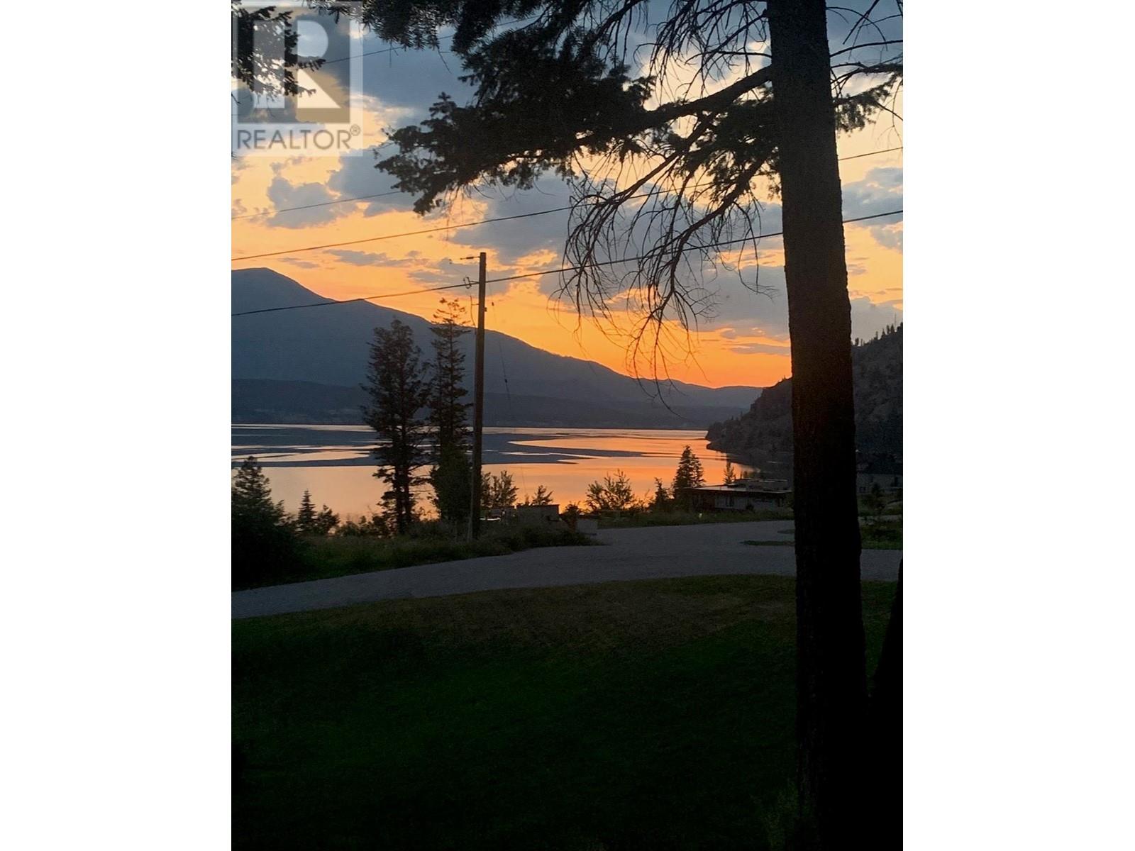 8380 Richardson Crescent, Canal Flats, British Columbia  V0B 1B0 - Photo 3 - 10346587