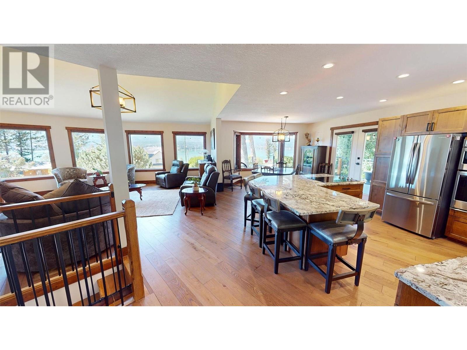 8380 Richardson Crescent, Canal Flats, British Columbia  V0B 1B0 - Photo 4 - 10346587