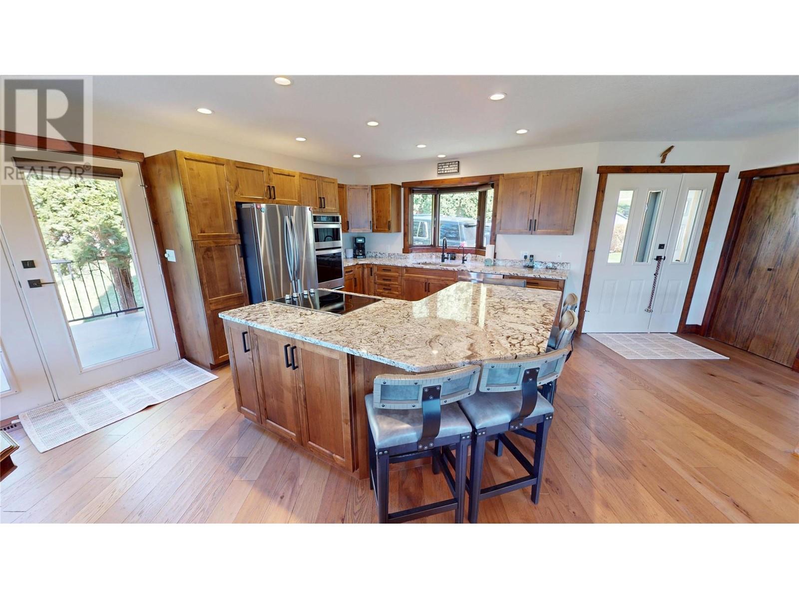 8380 Richardson Crescent, Canal Flats, British Columbia  V0B 1B0 - Photo 6 - 10346587