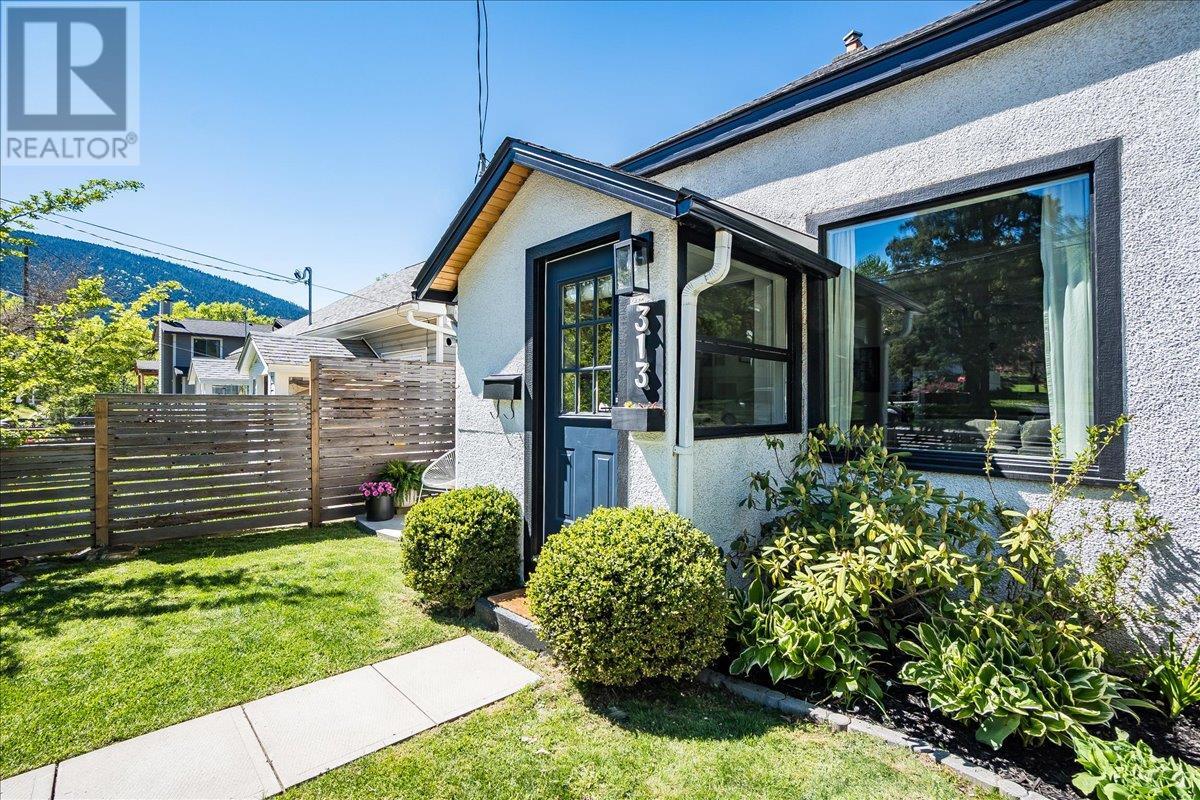 313 Latimer Street, Nelson, British Columbia  V1L 4T5 - Photo 1 - 10345908